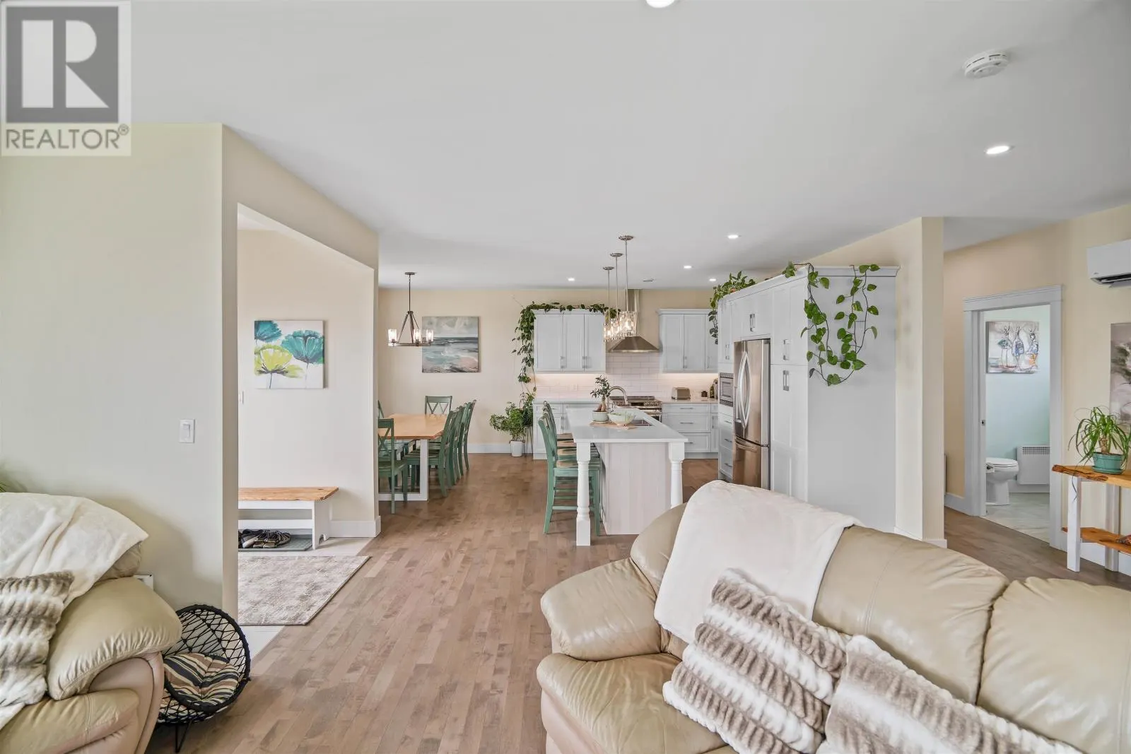 2 Stonington Boulevard