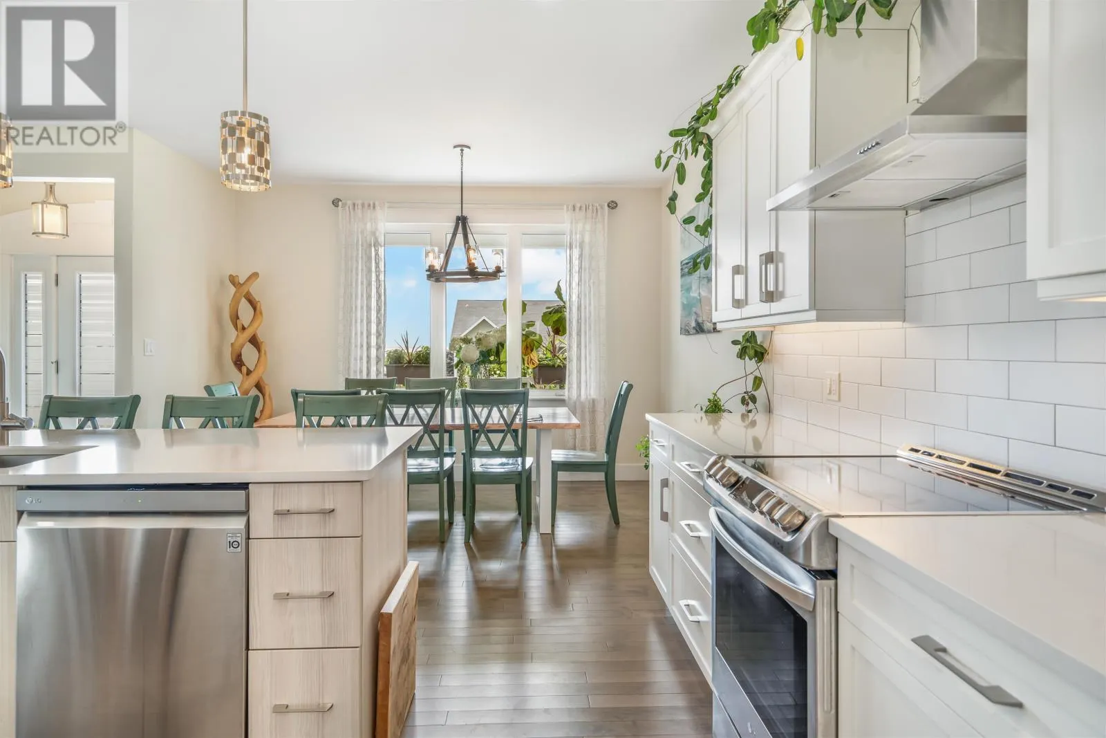2 Stonington Boulevard