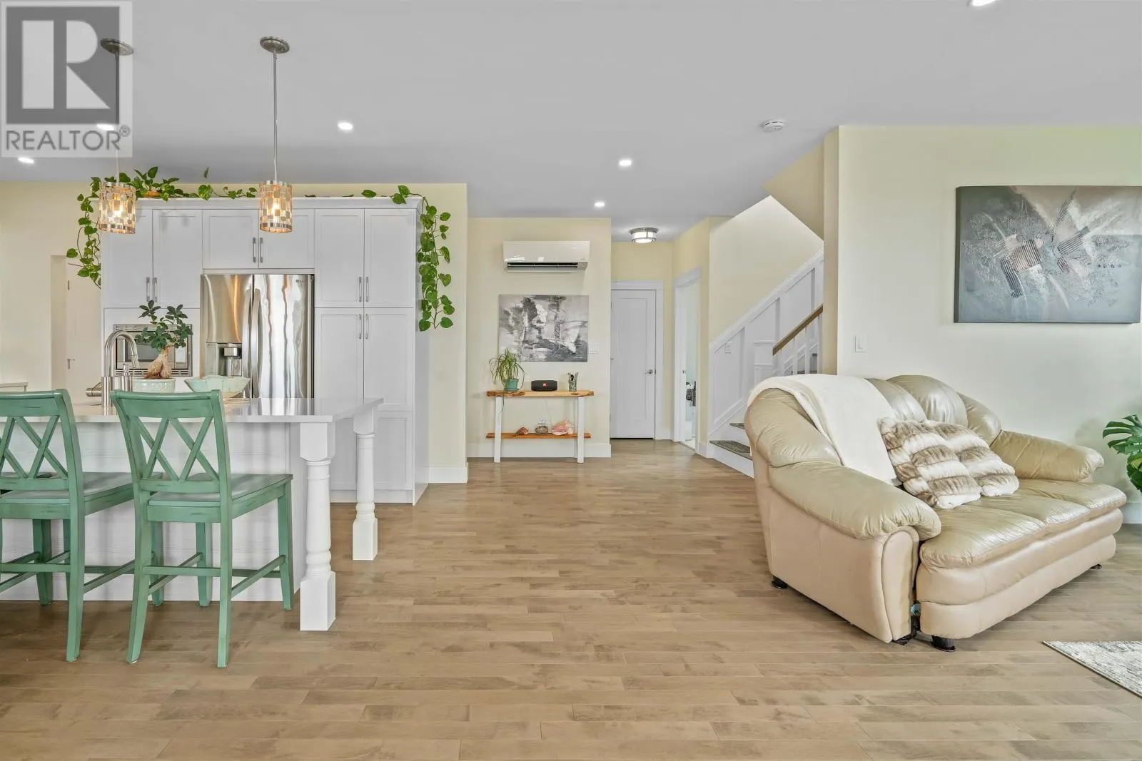 2 Stonington Boulevard