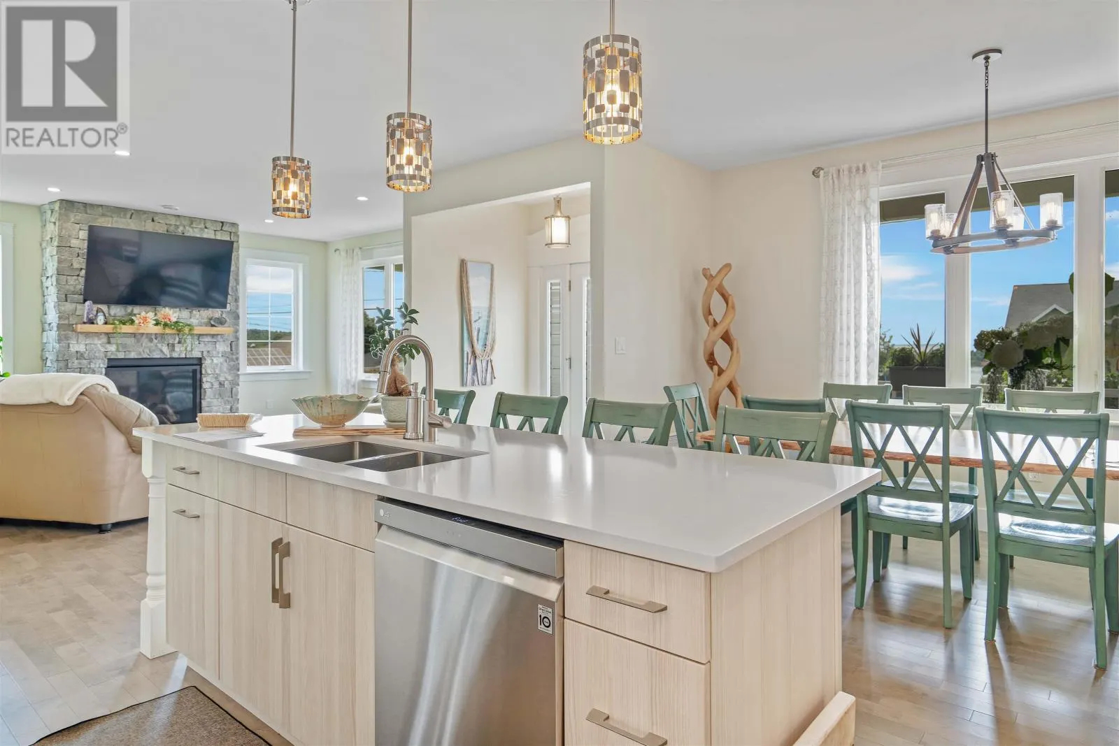 2 Stonington Boulevard