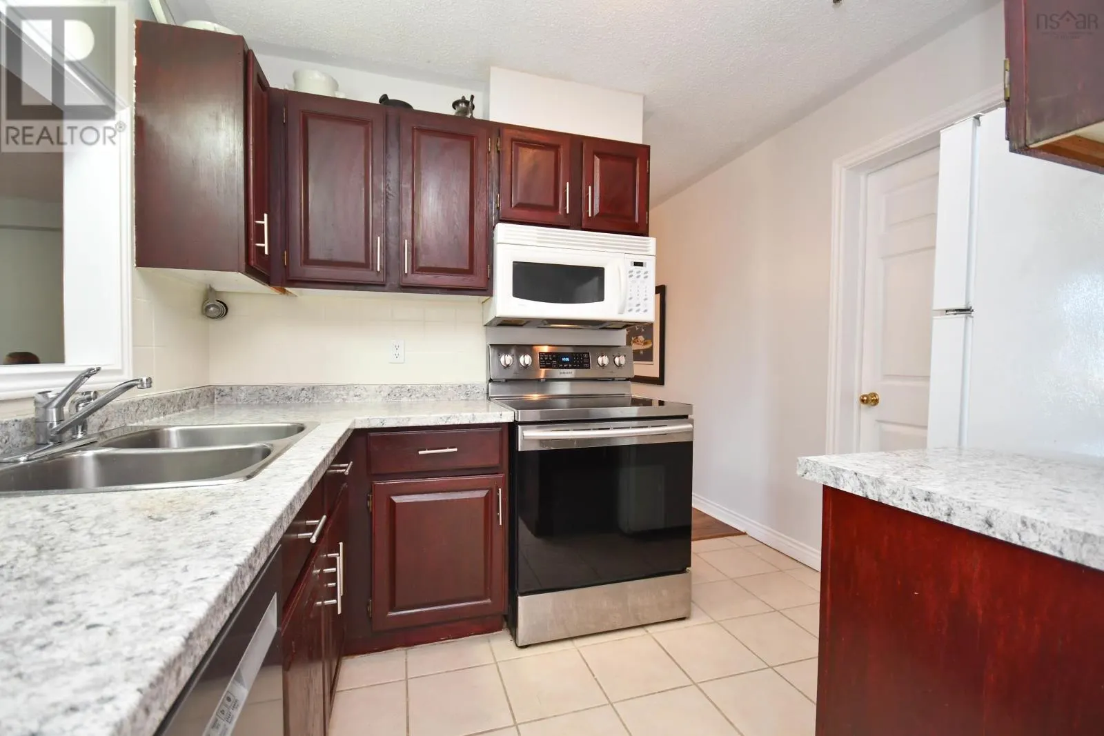 307 118 Farnham Gate Road
