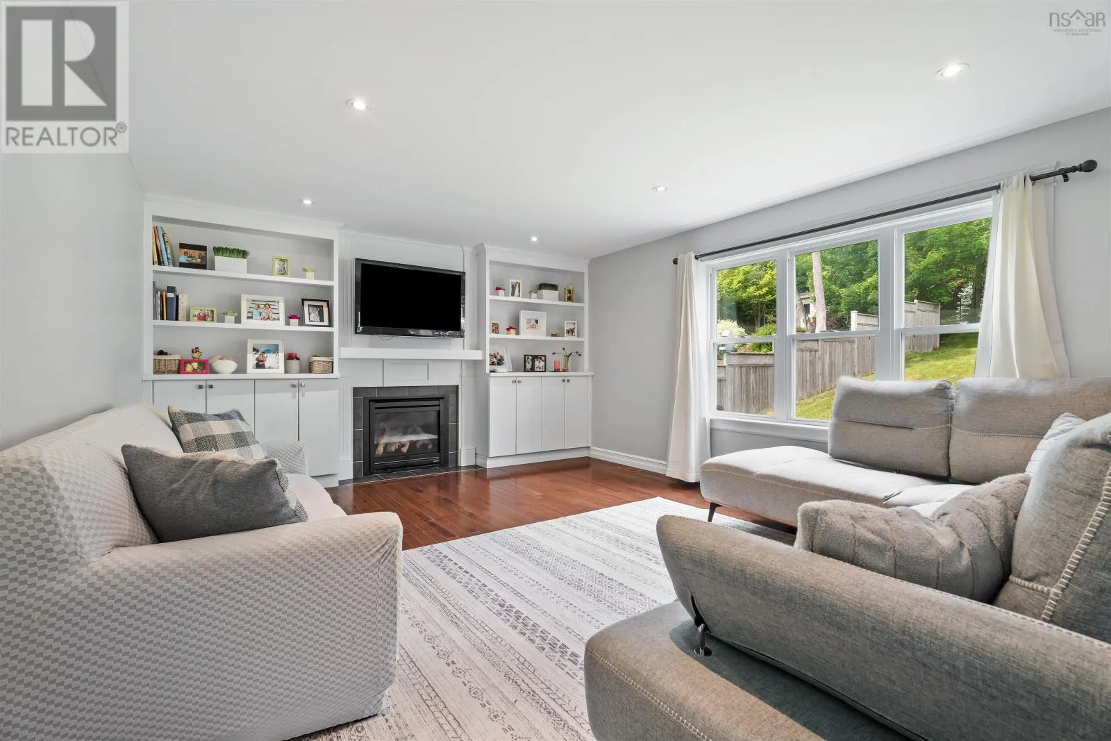 76 PEBBLECREEK Crescent