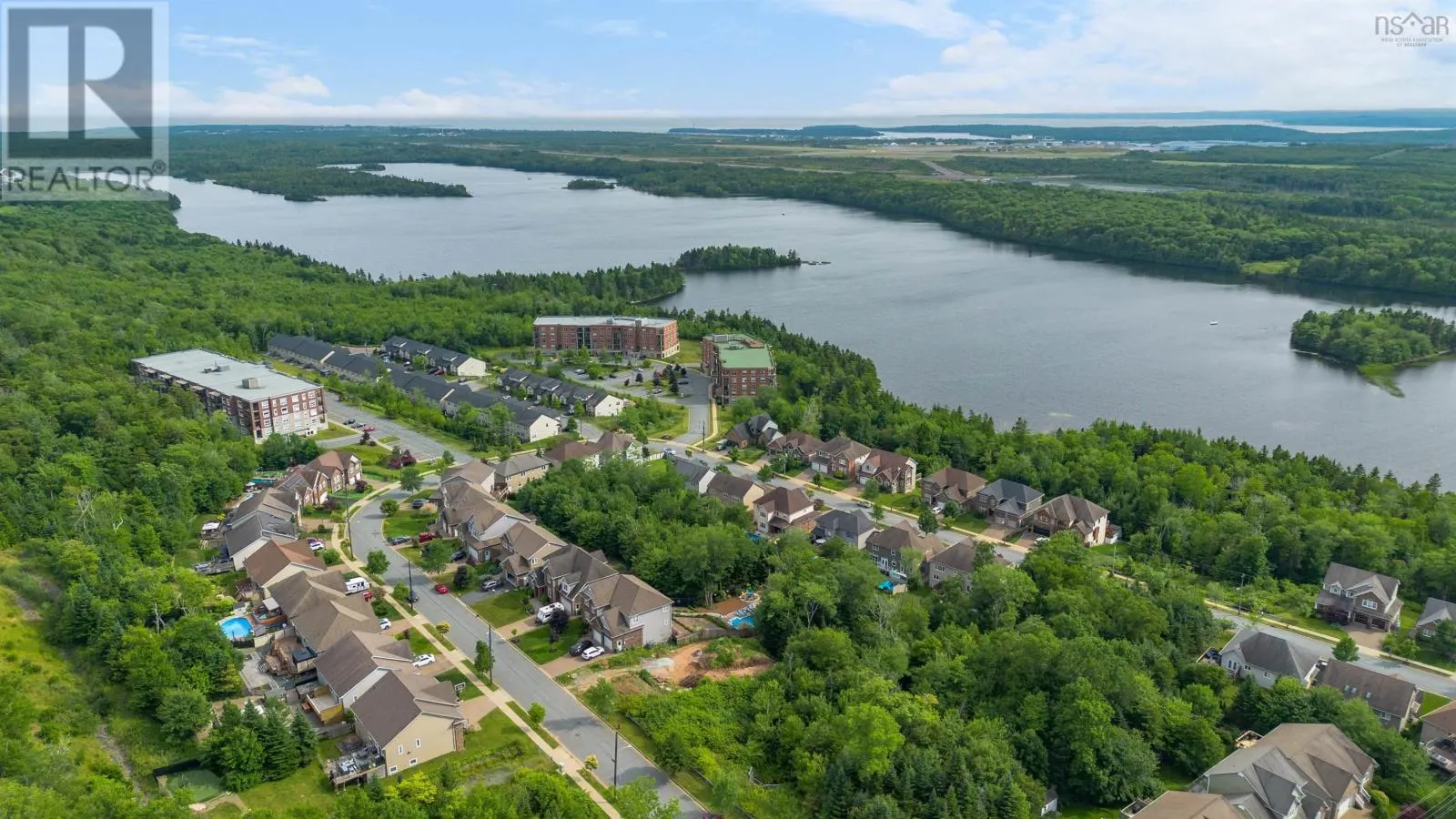 76 PEBBLECREEK Crescent