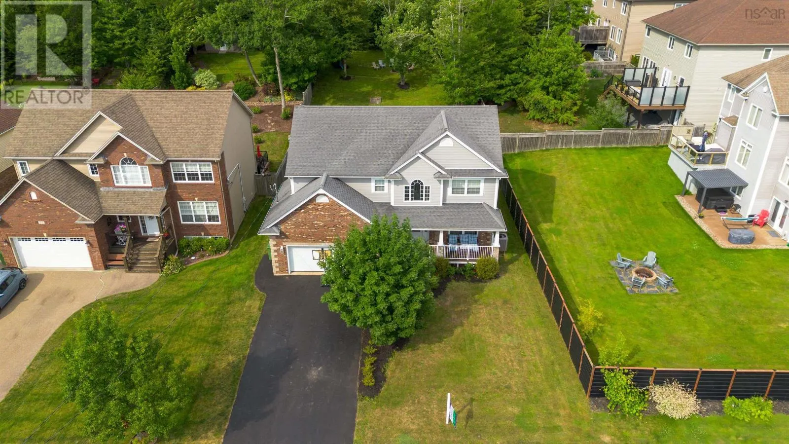 76 PEBBLECREEK Crescent