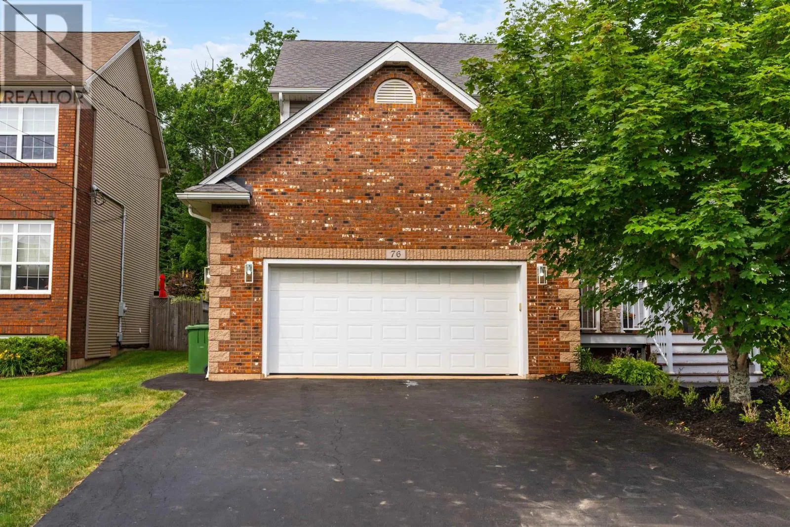 76 PEBBLECREEK Crescent