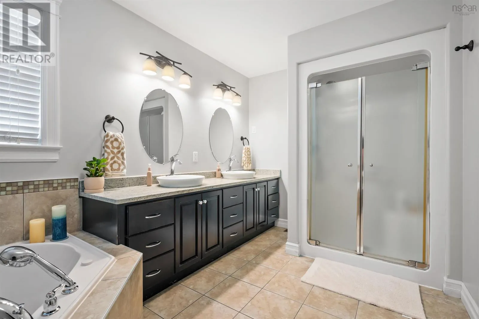 76 PEBBLECREEK Crescent