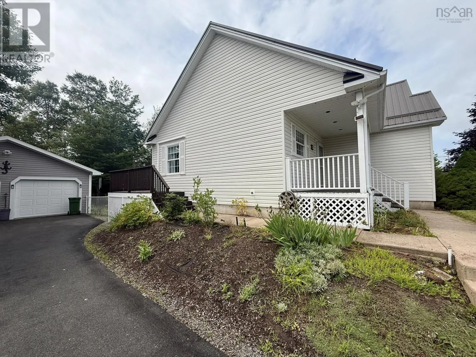 23 SILVERWOOD Drive