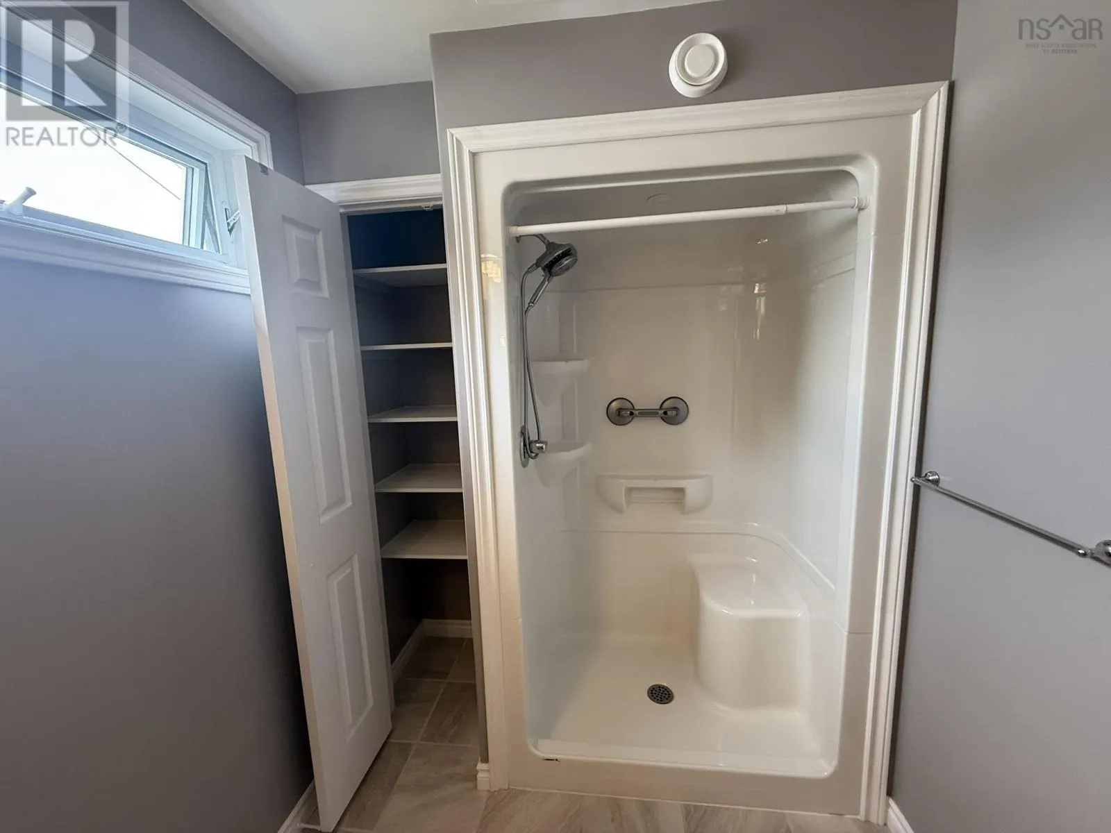 23 SILVERWOOD Drive