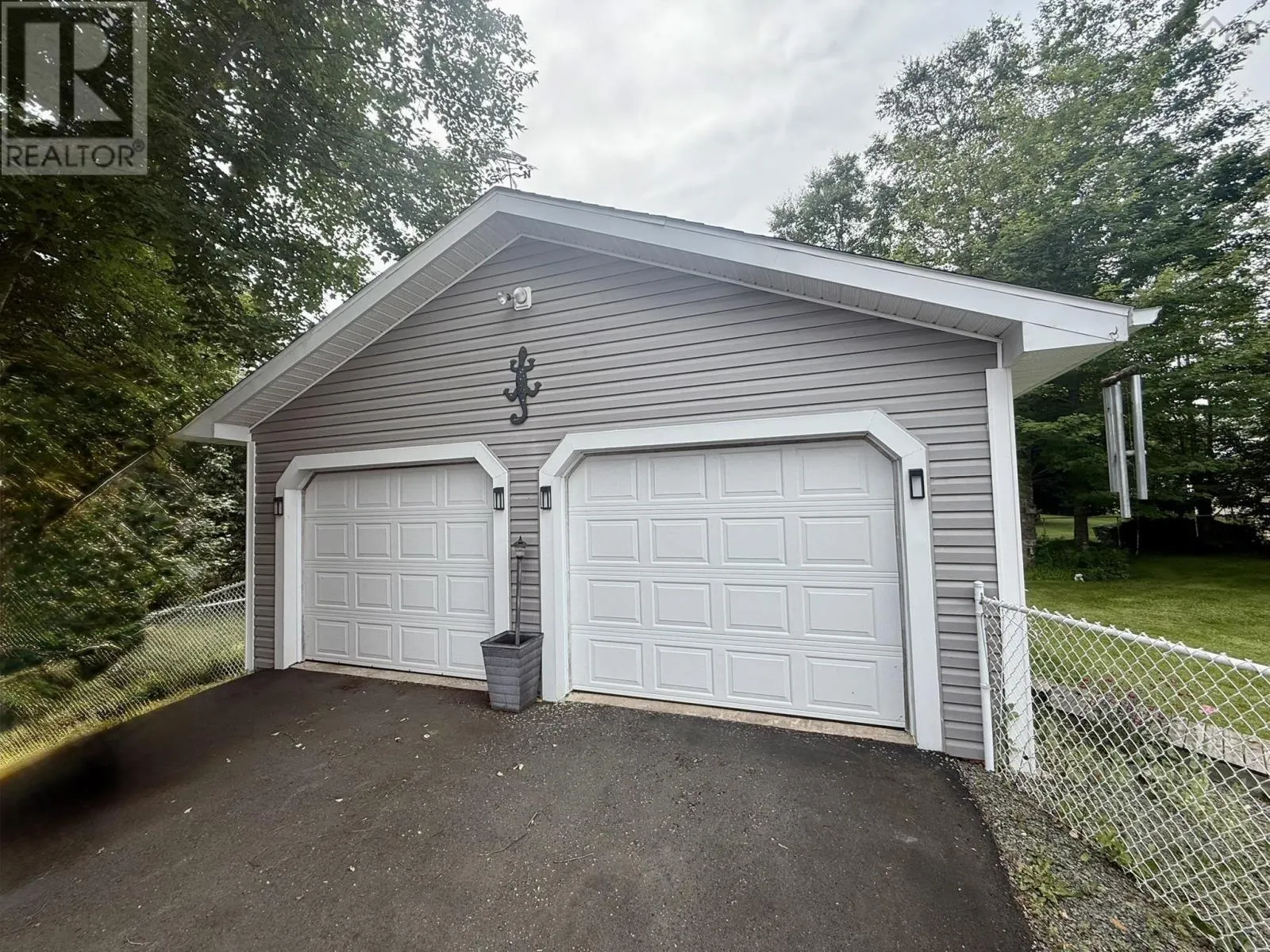 23 SILVERWOOD Drive