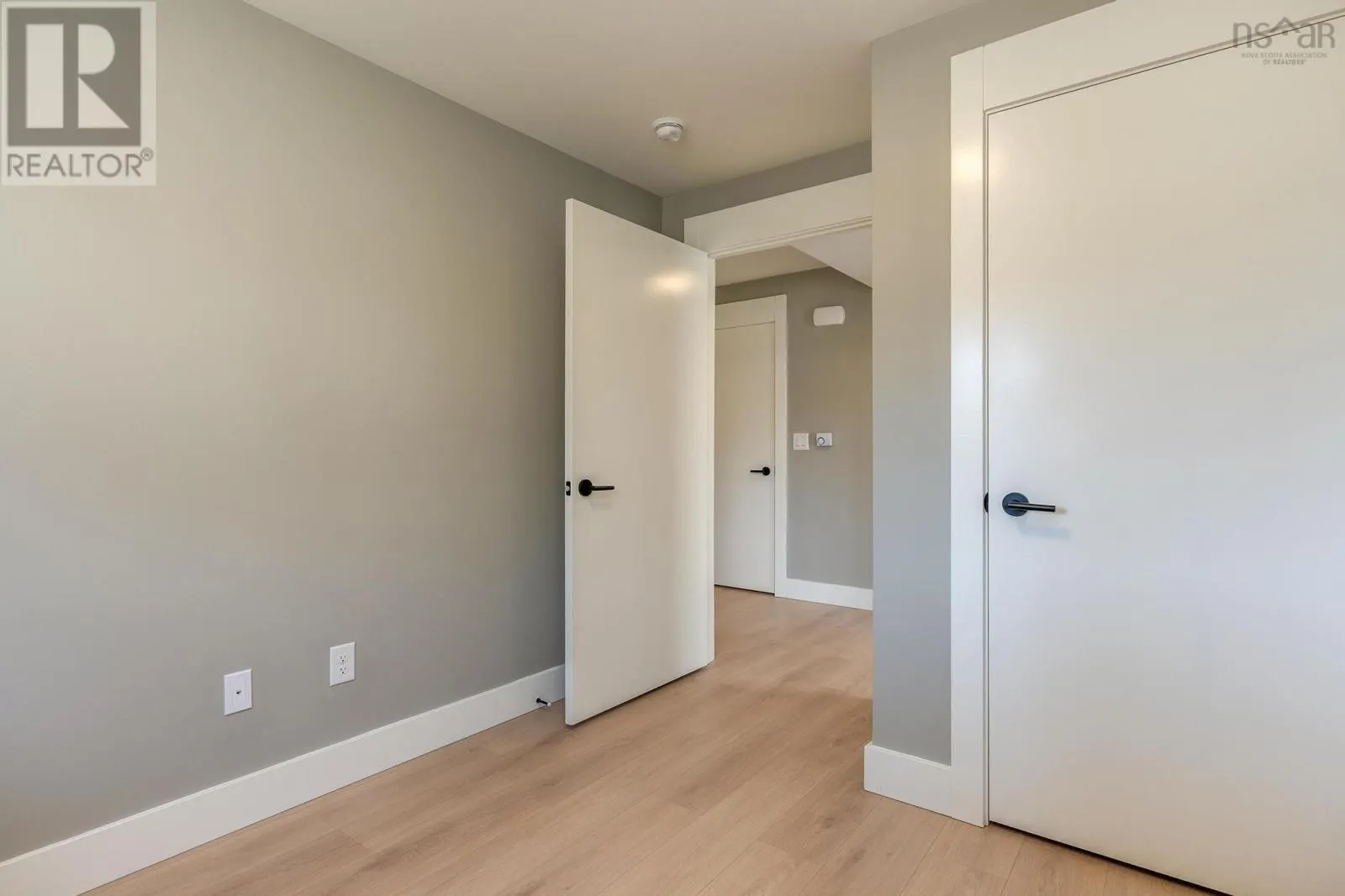 80B 180 Colonial Crescent