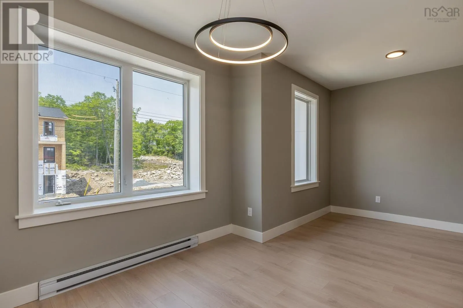 80B 180 Colonial Crescent
