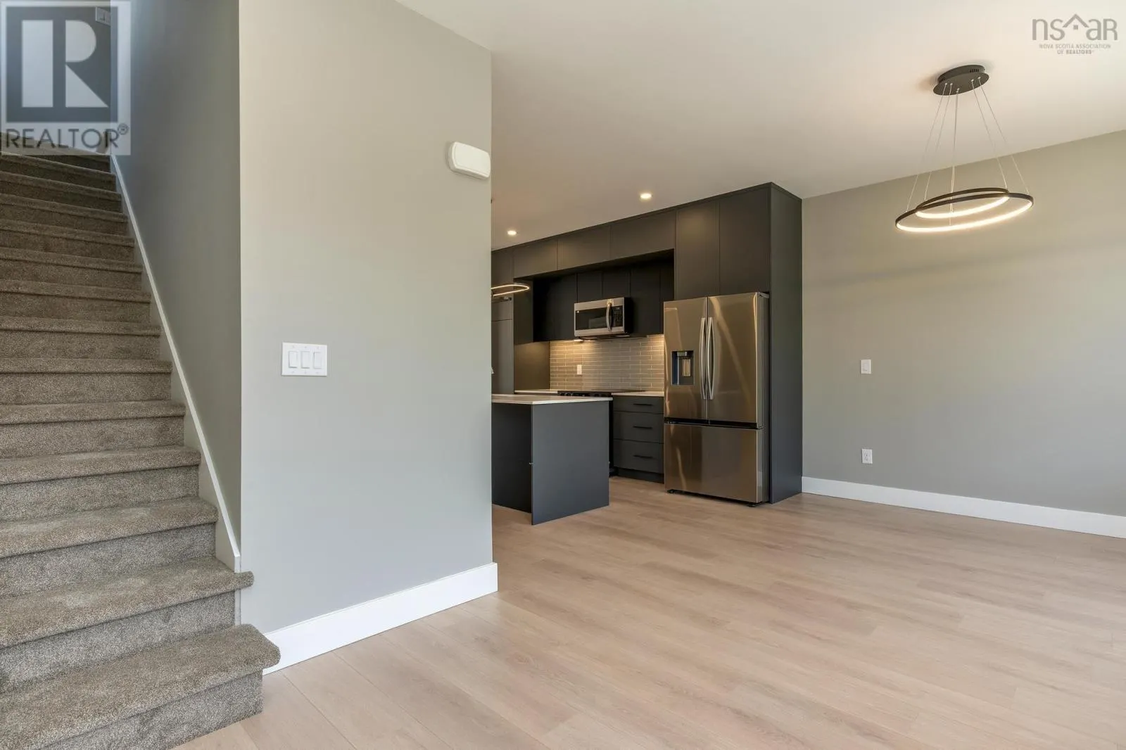 80B 180 Colonial Crescent