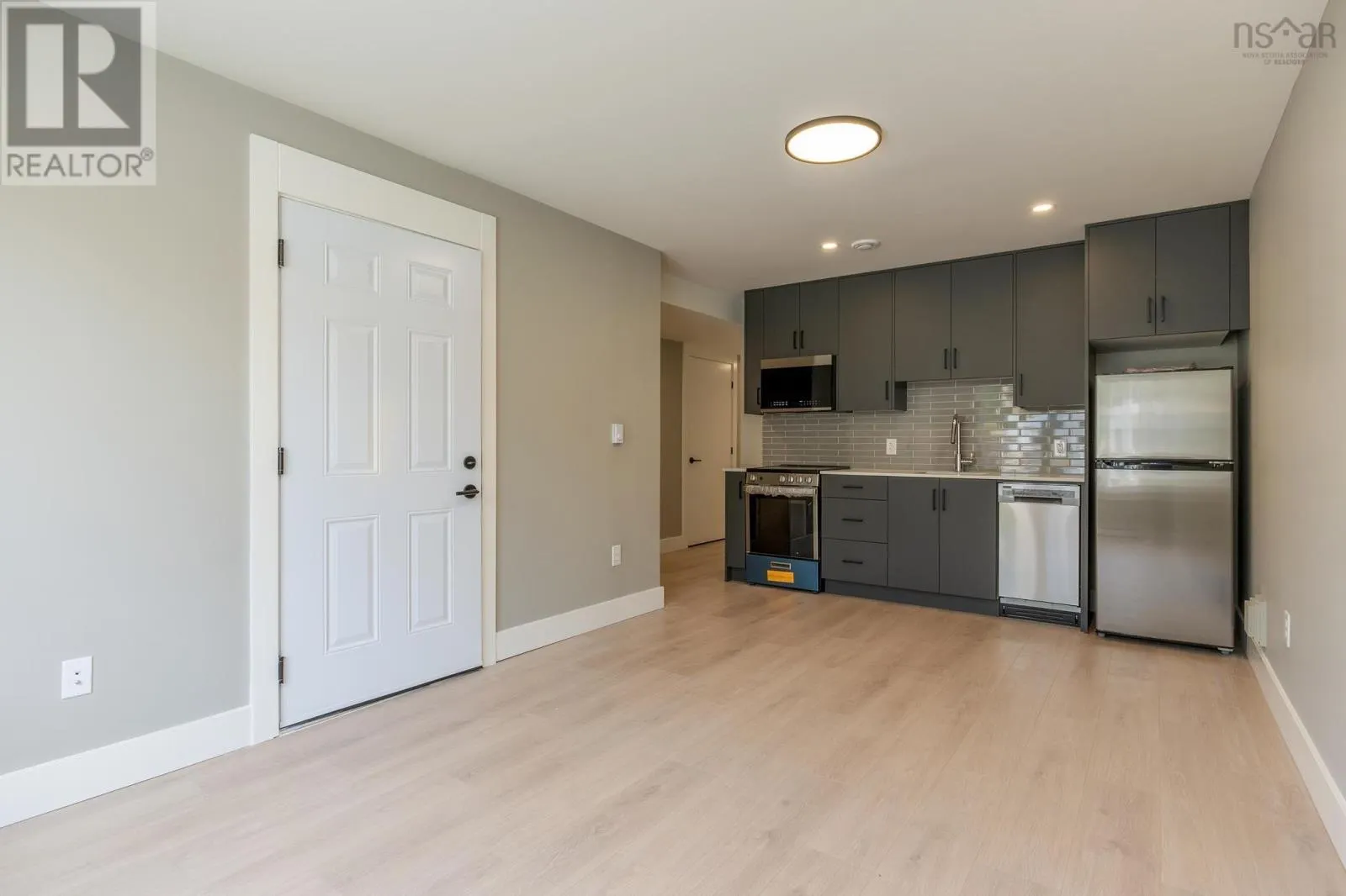 80B 180 Colonial Crescent