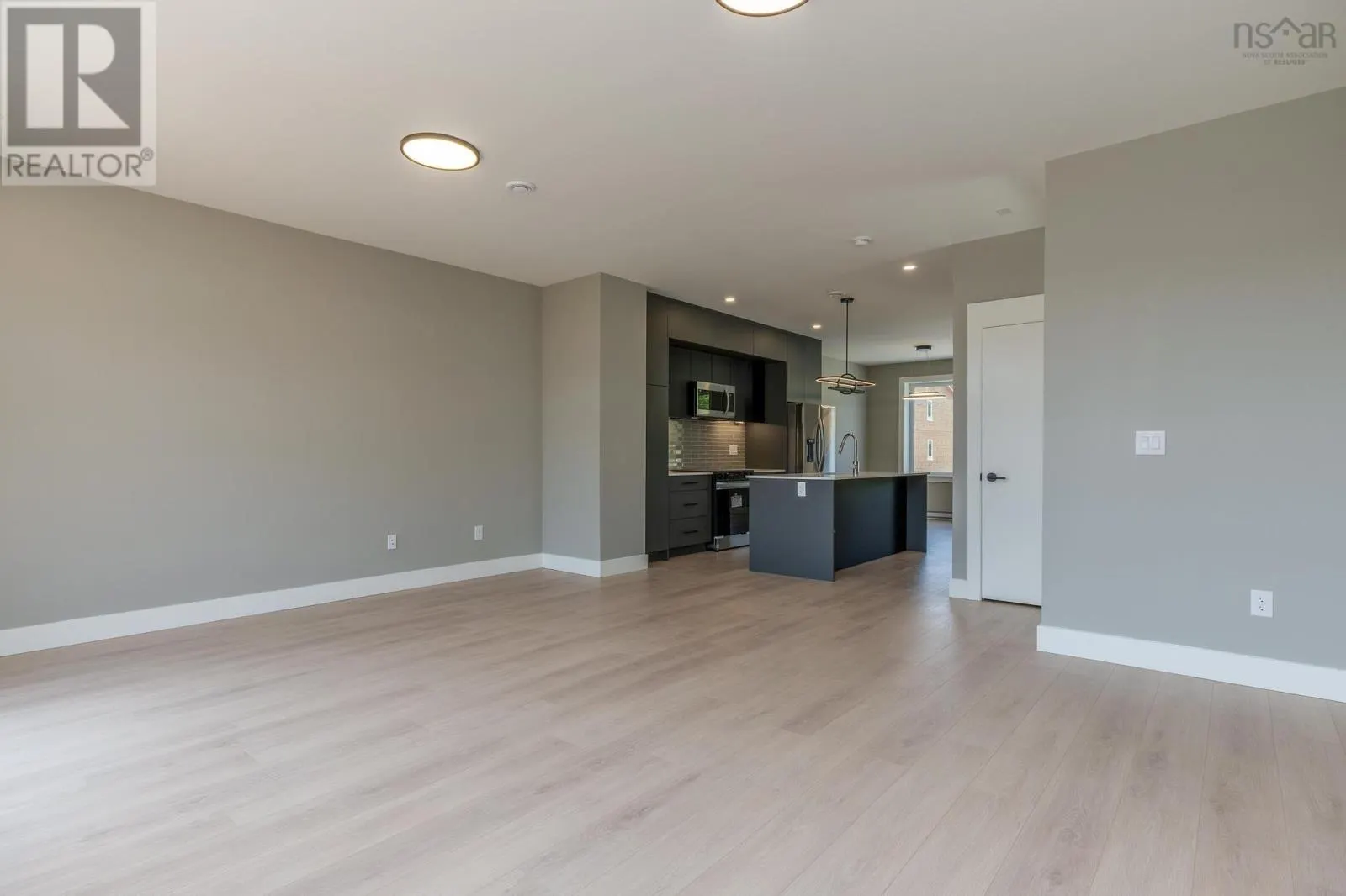 80B 180 Colonial Crescent