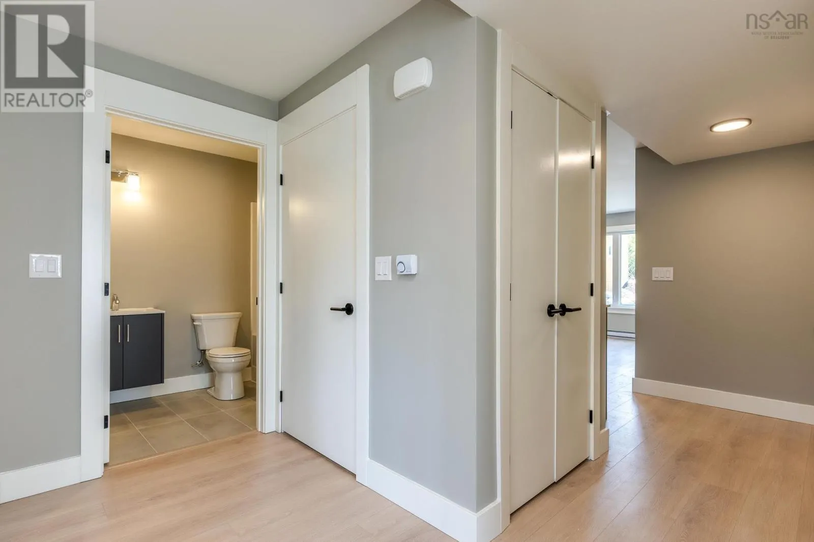 80B 180 Colonial Crescent