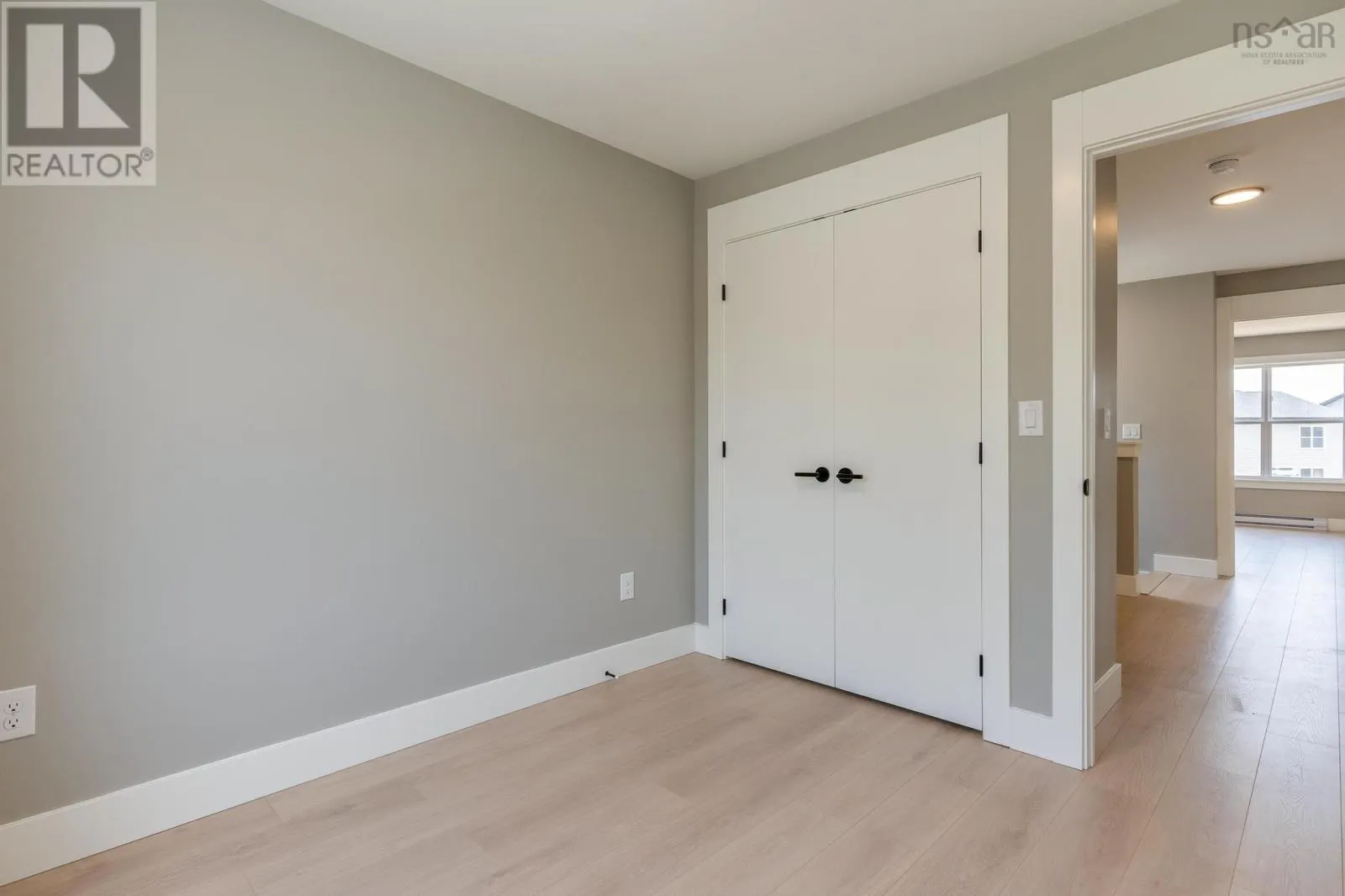 80B 180 Colonial Crescent