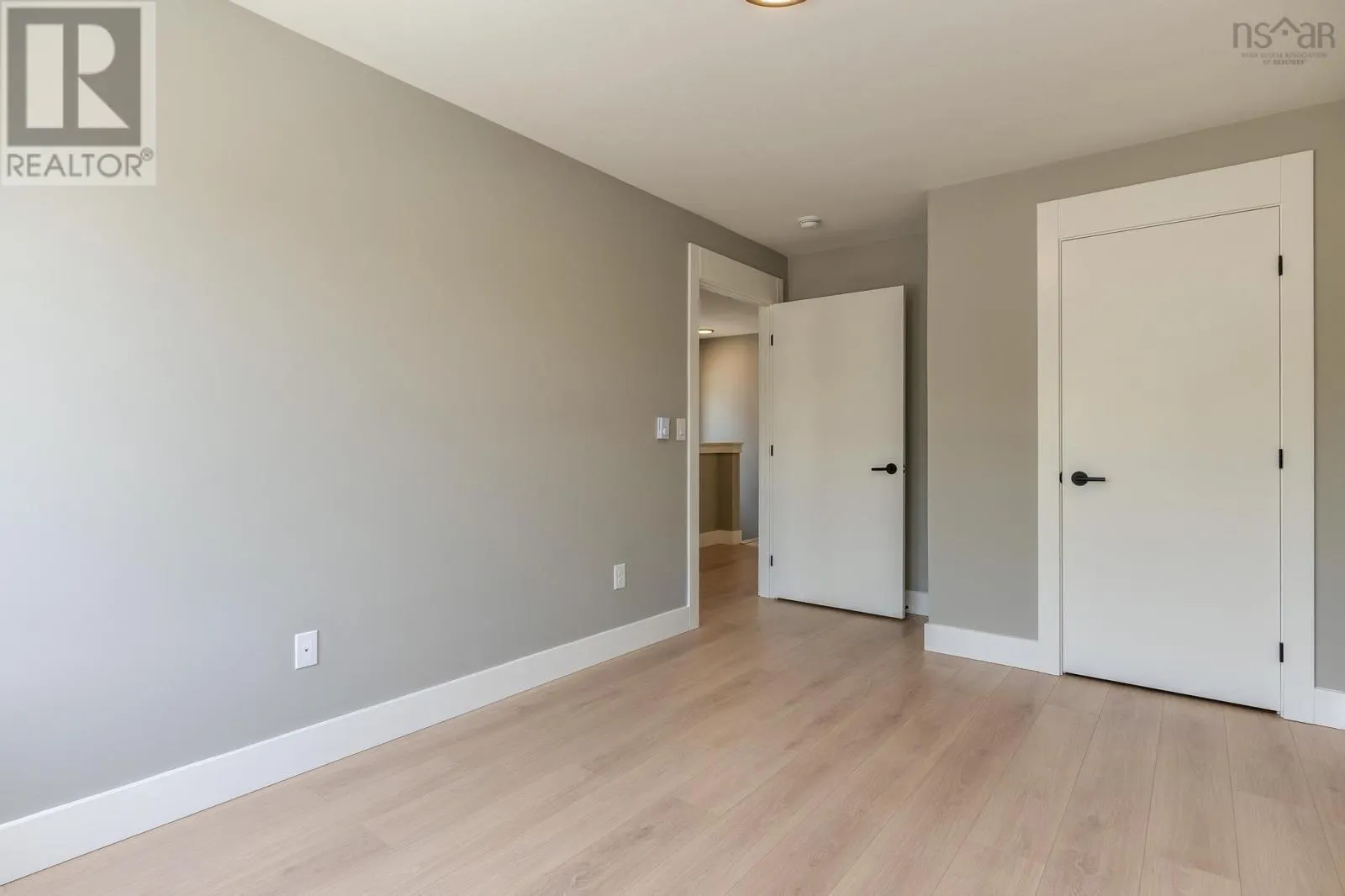 80B 180 Colonial Crescent
