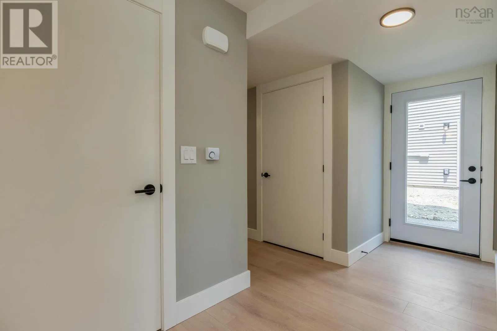 80B 180 Colonial Crescent