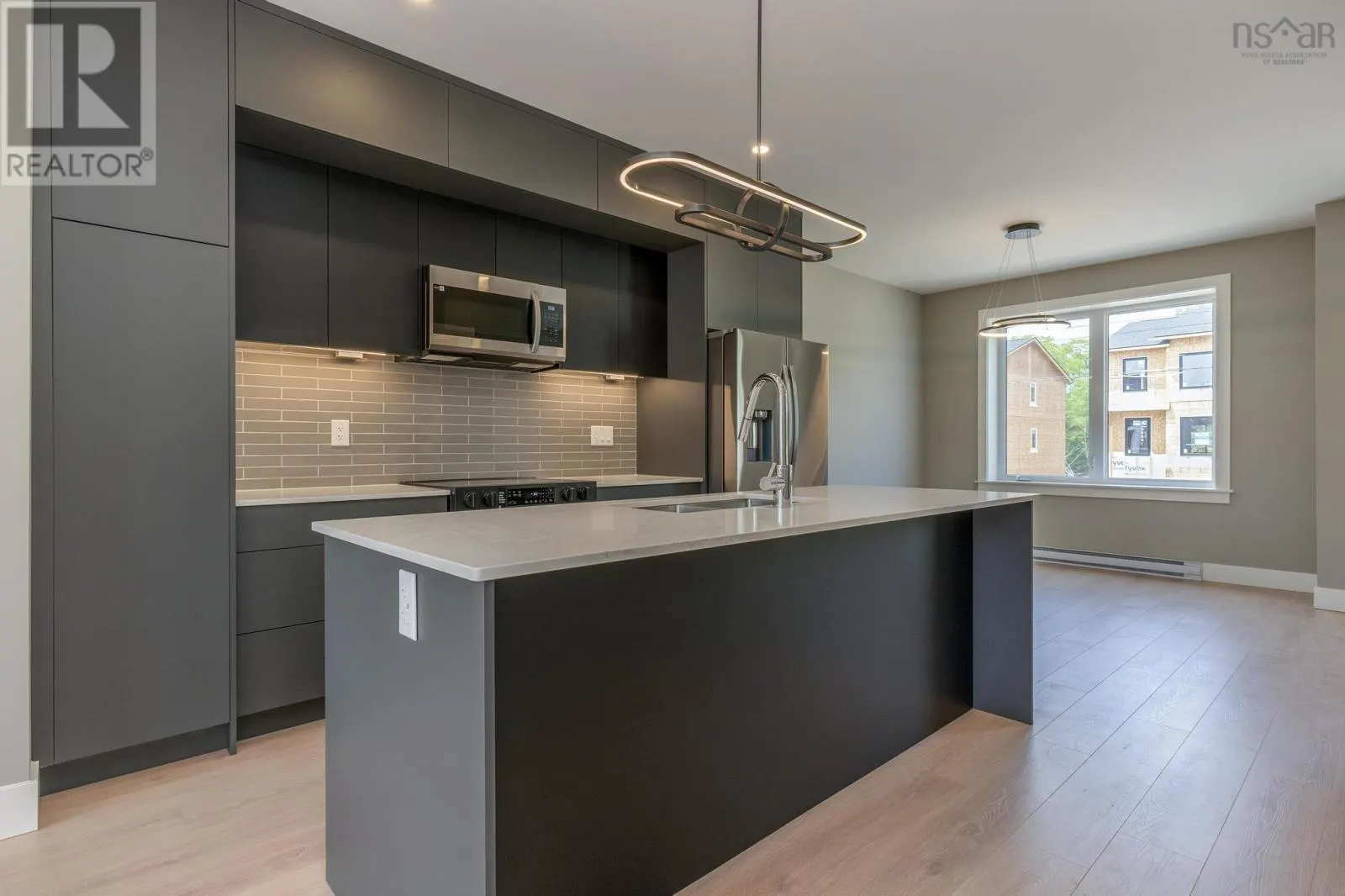 80B 180 Colonial Crescent