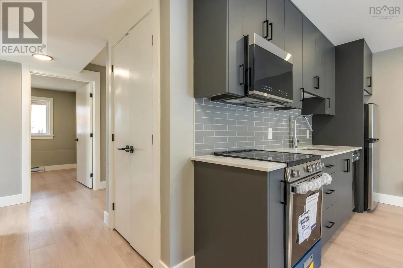 80B 180 Colonial Crescent