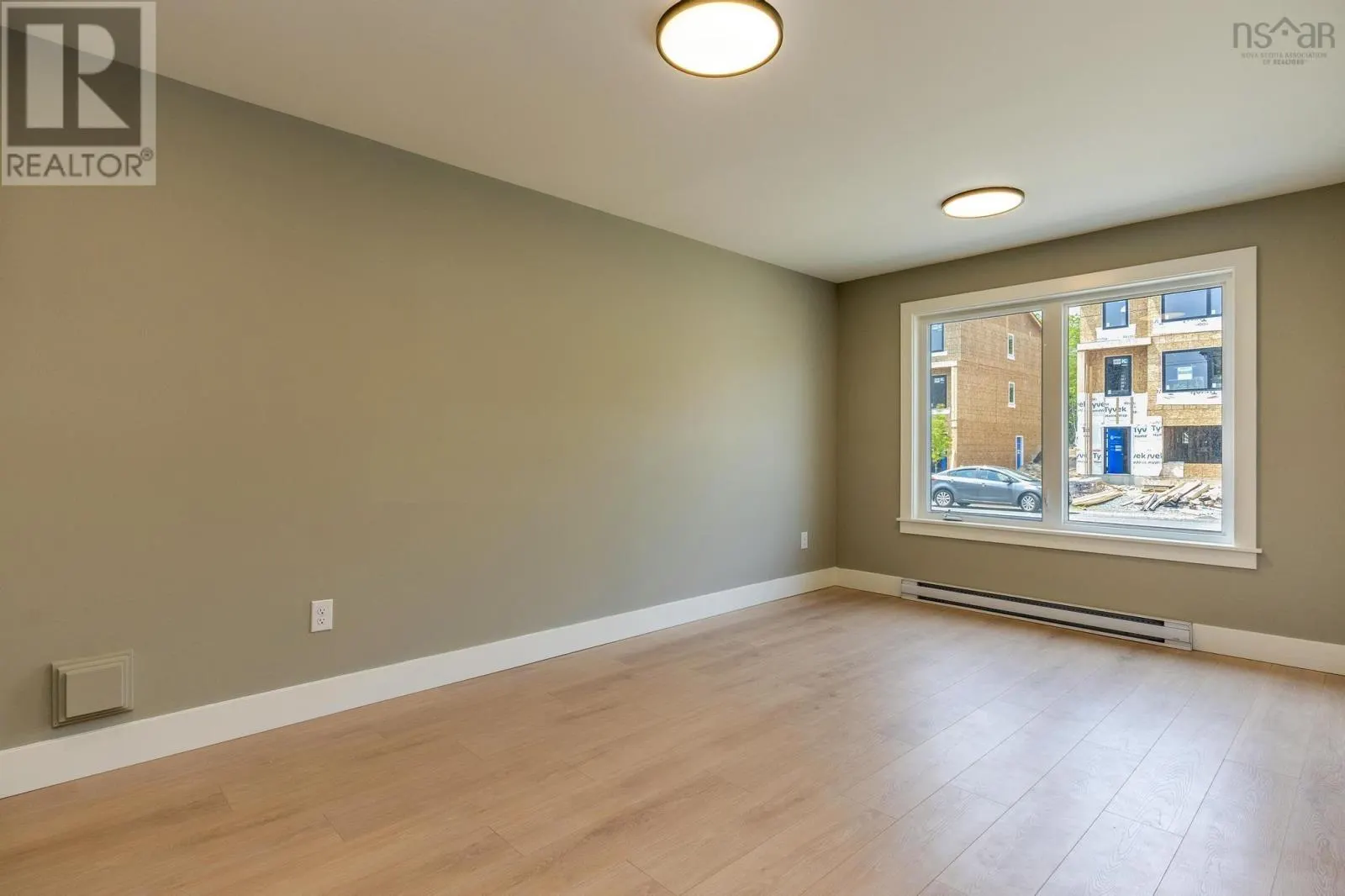 80B 180 Colonial Crescent