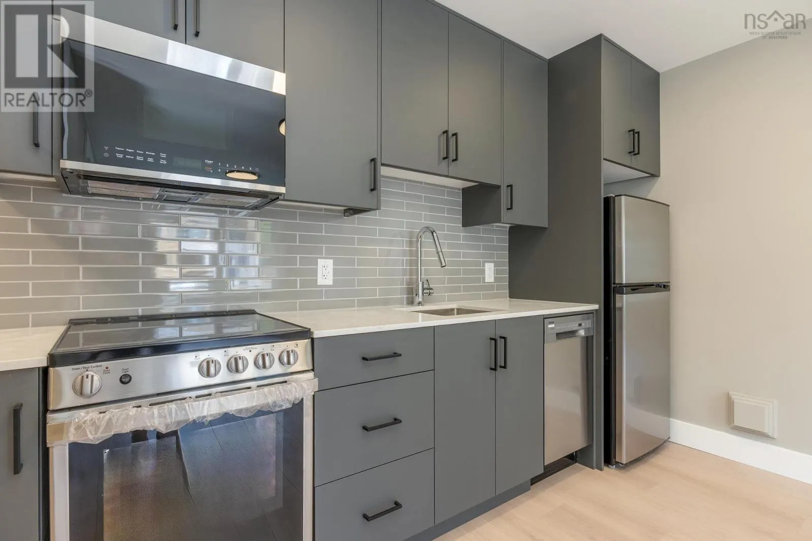 80B 180 Colonial Crescent