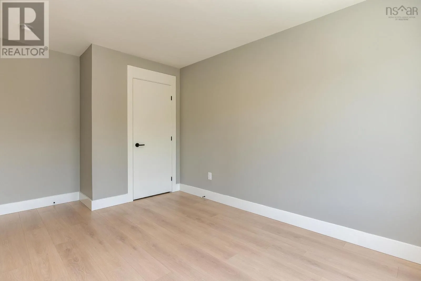 80B 180 Colonial Crescent