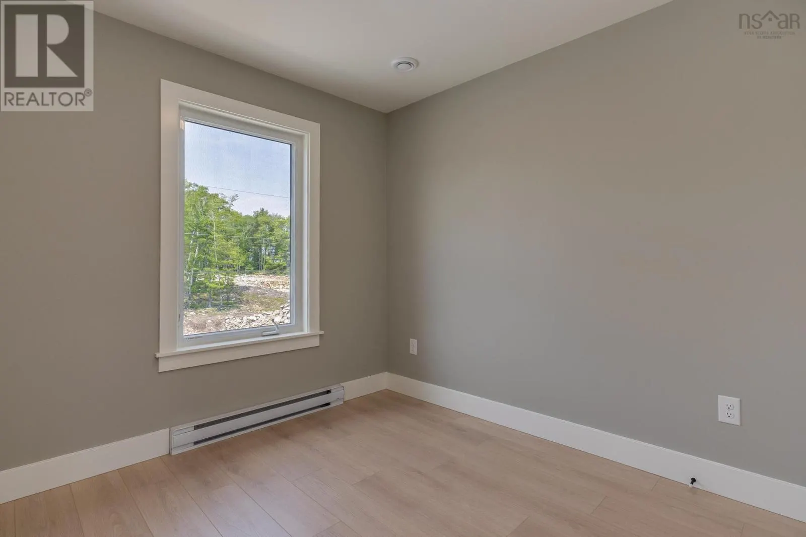 80B 180 Colonial Crescent