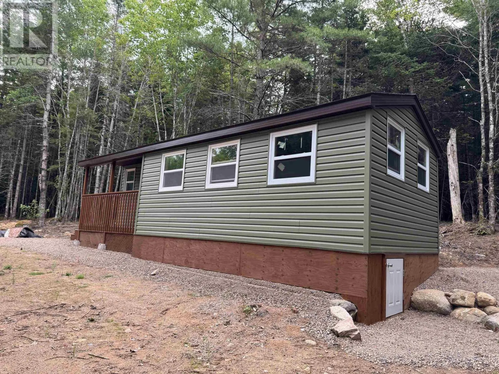 126 Middle Lake South Road
