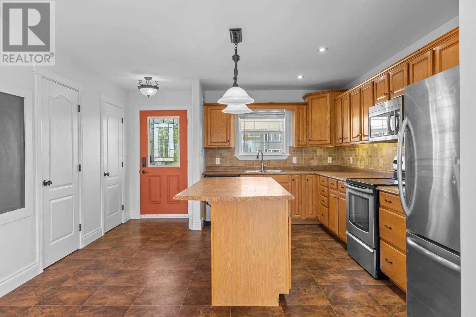 1 Hillside Meadows Drive