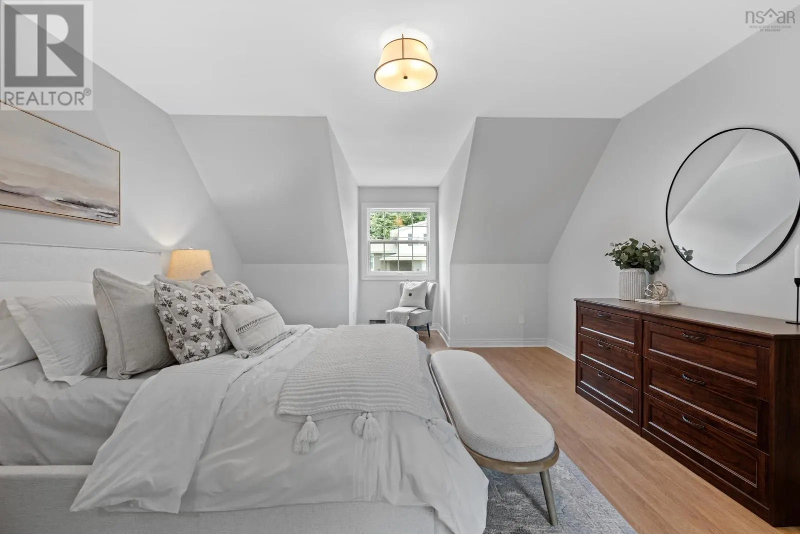 14 Whimsical Lake Crescent