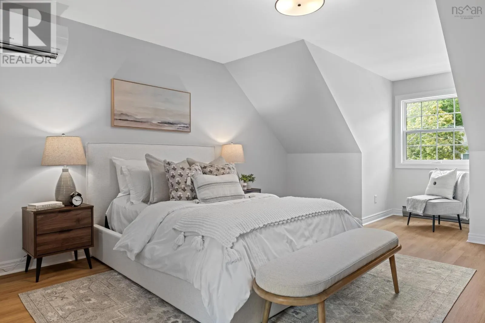 14 Whimsical Lake Crescent
