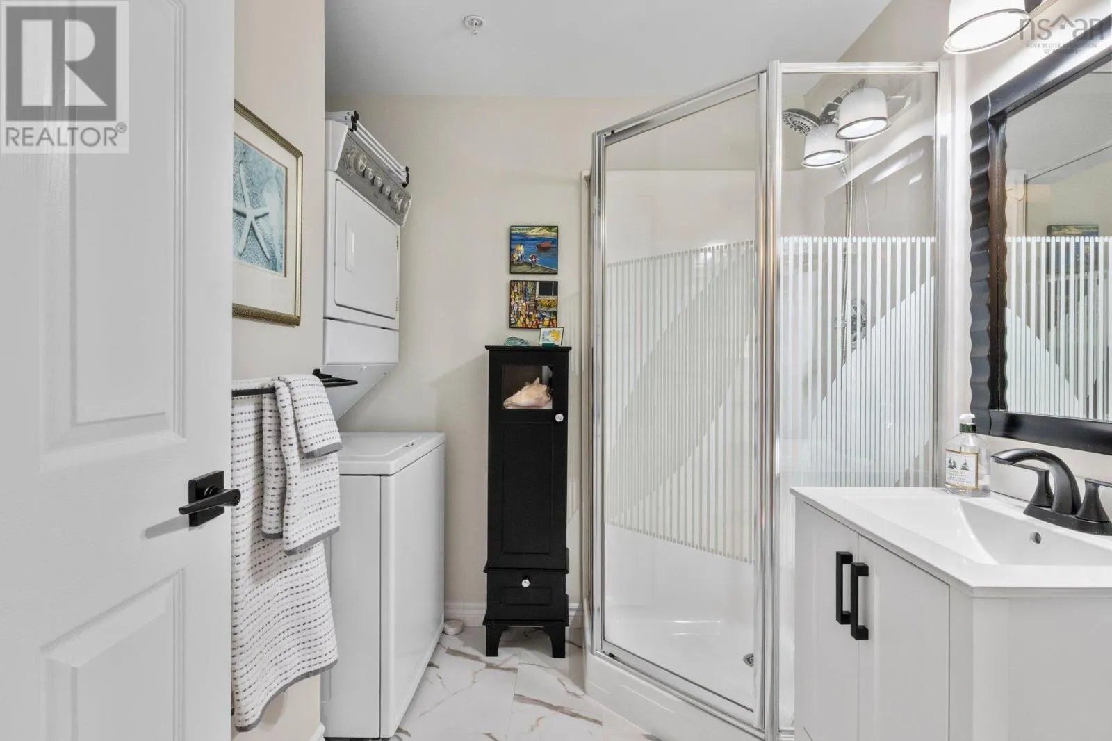 301 89 Waterfront Drive