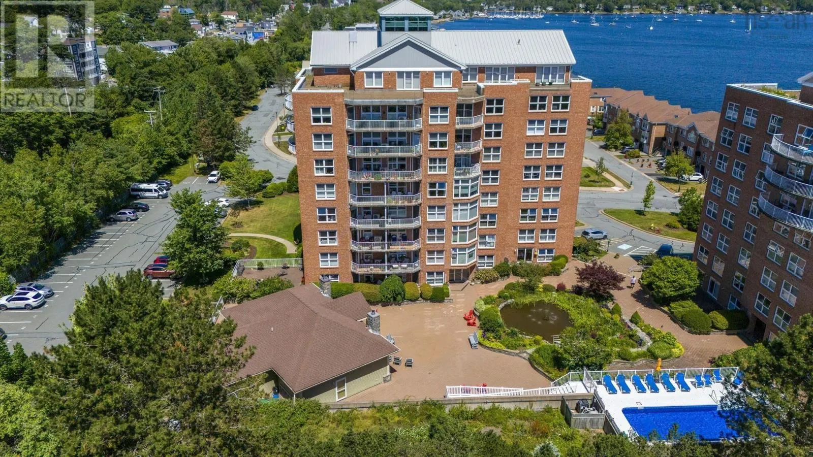 301 89 Waterfront Drive