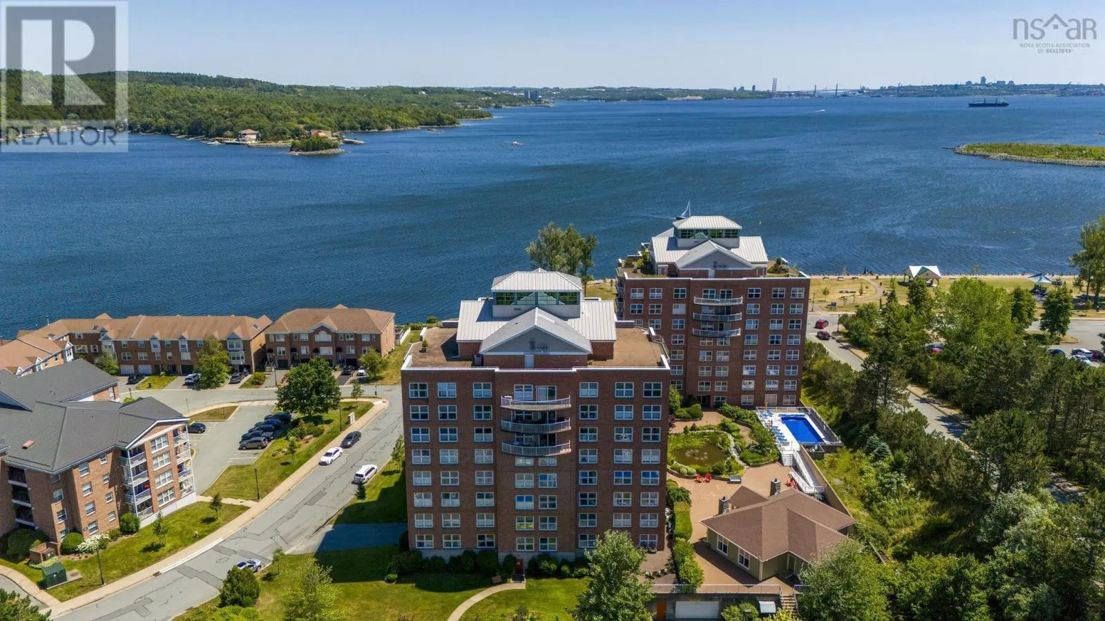 301 89 Waterfront Drive