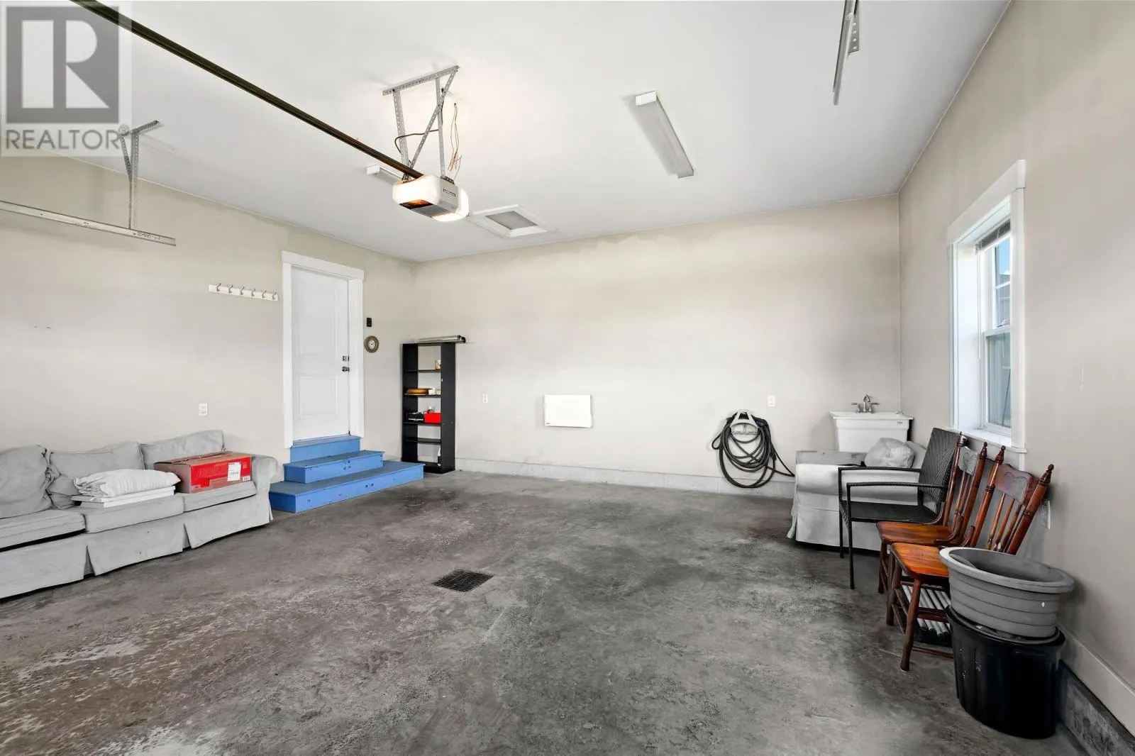 103 SQUIRE Lane