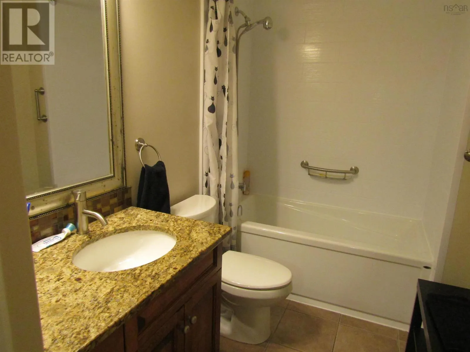 205 87 Pebblecreek Crescent