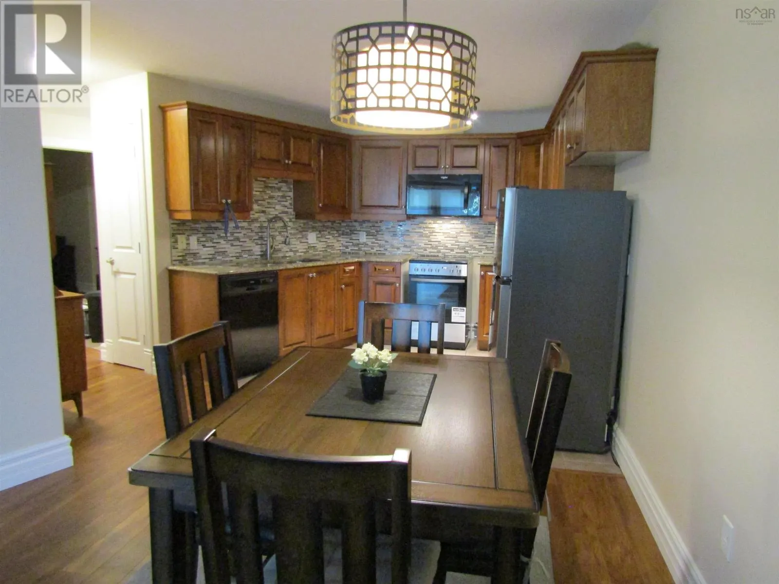 205 87 Pebblecreek Crescent