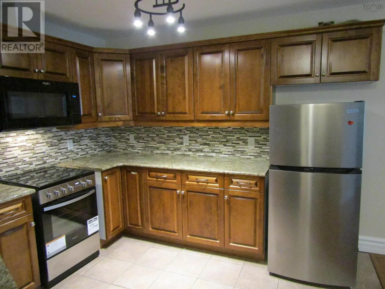 205 87 Pebblecreek Crescent