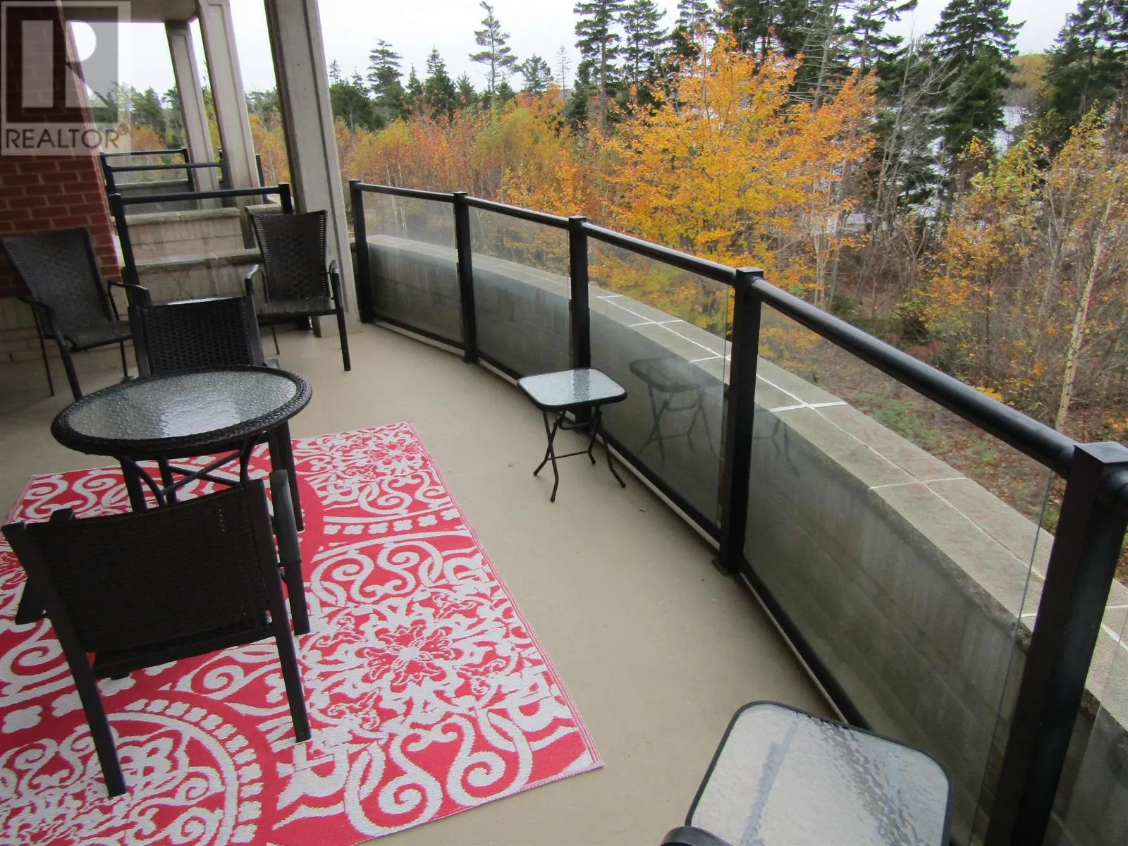 205 87 Pebblecreek Crescent