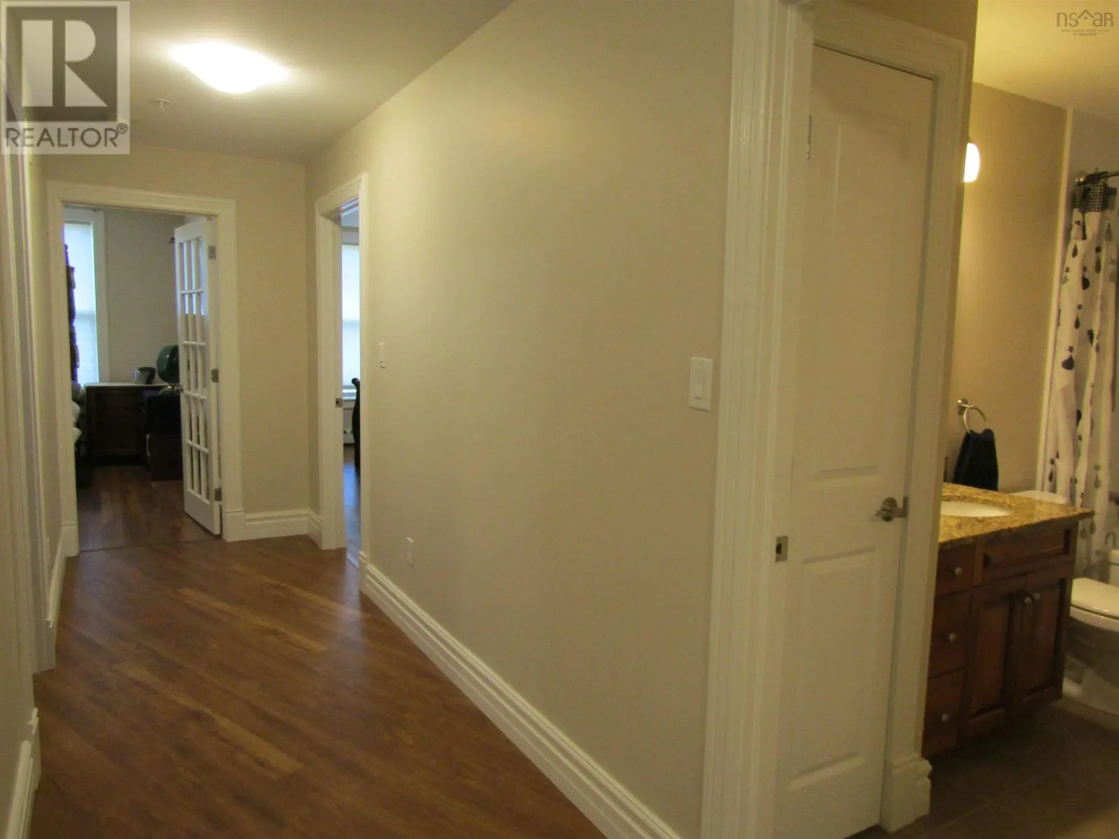 205 87 Pebblecreek Crescent