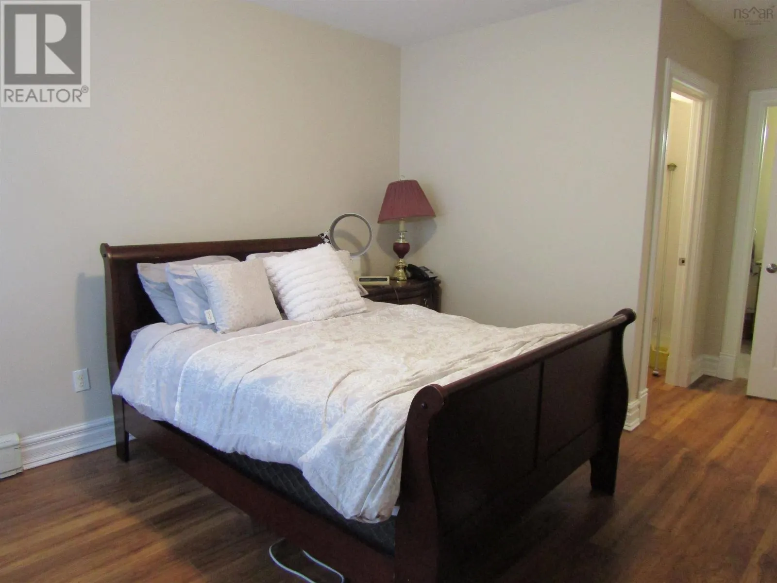 205 87 Pebblecreek Crescent