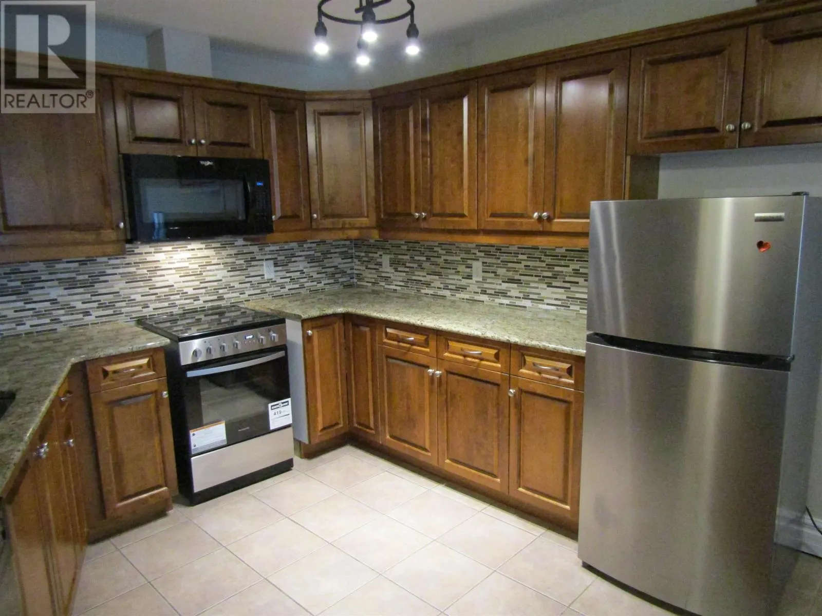 205 87 Pebblecreek Crescent