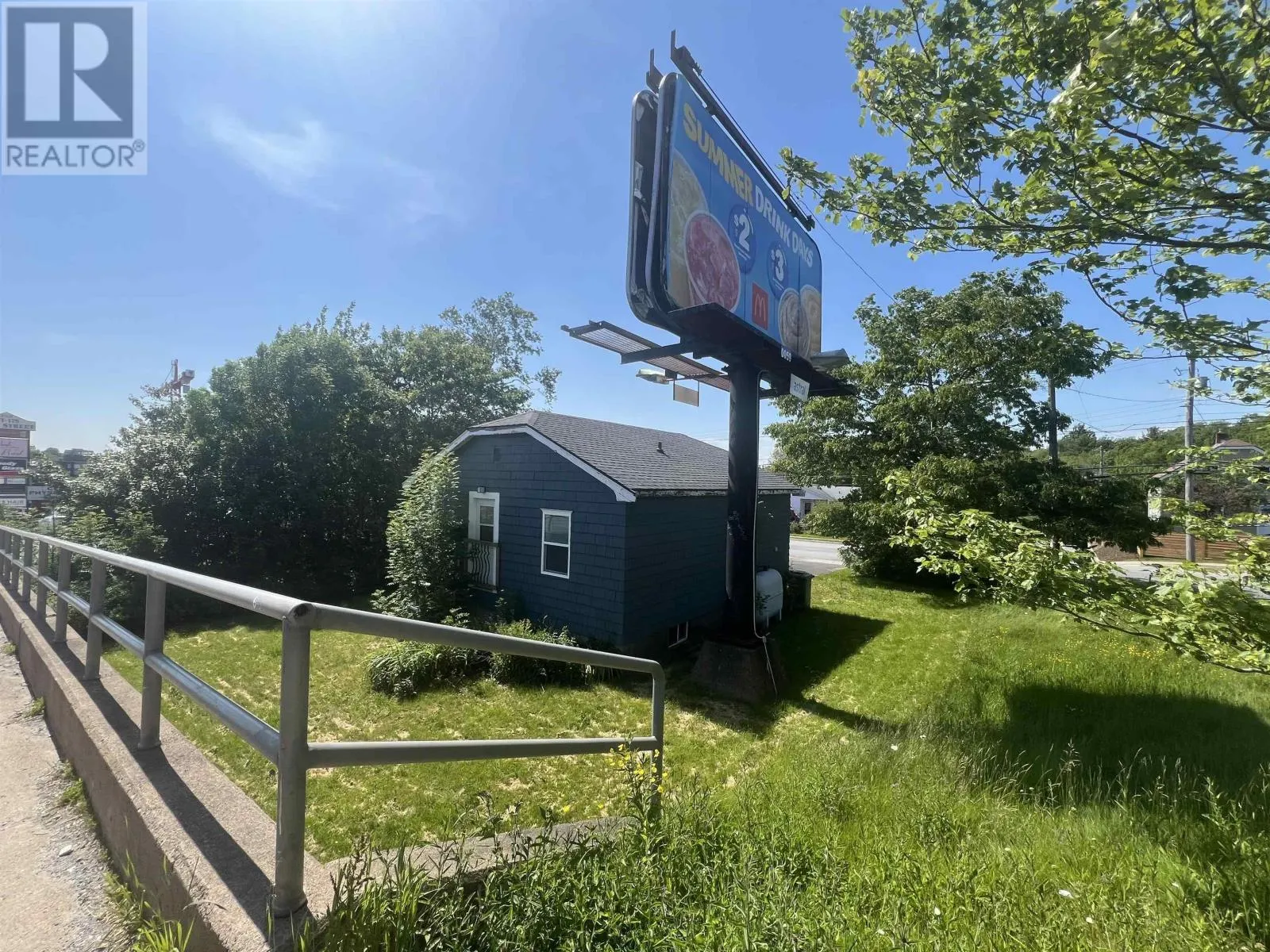 98 Lakecrest Drive