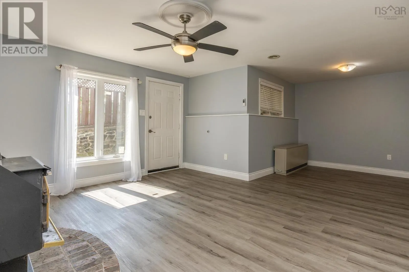 121 Greenwich Drive