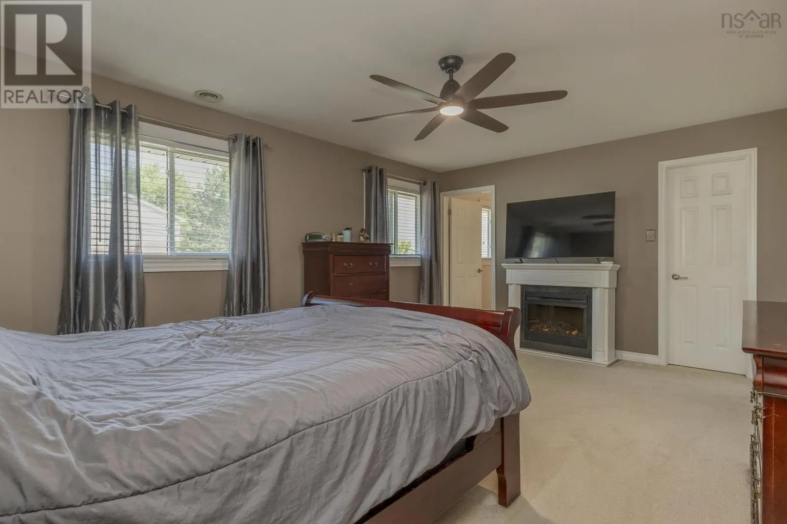 121 Greenwich Drive