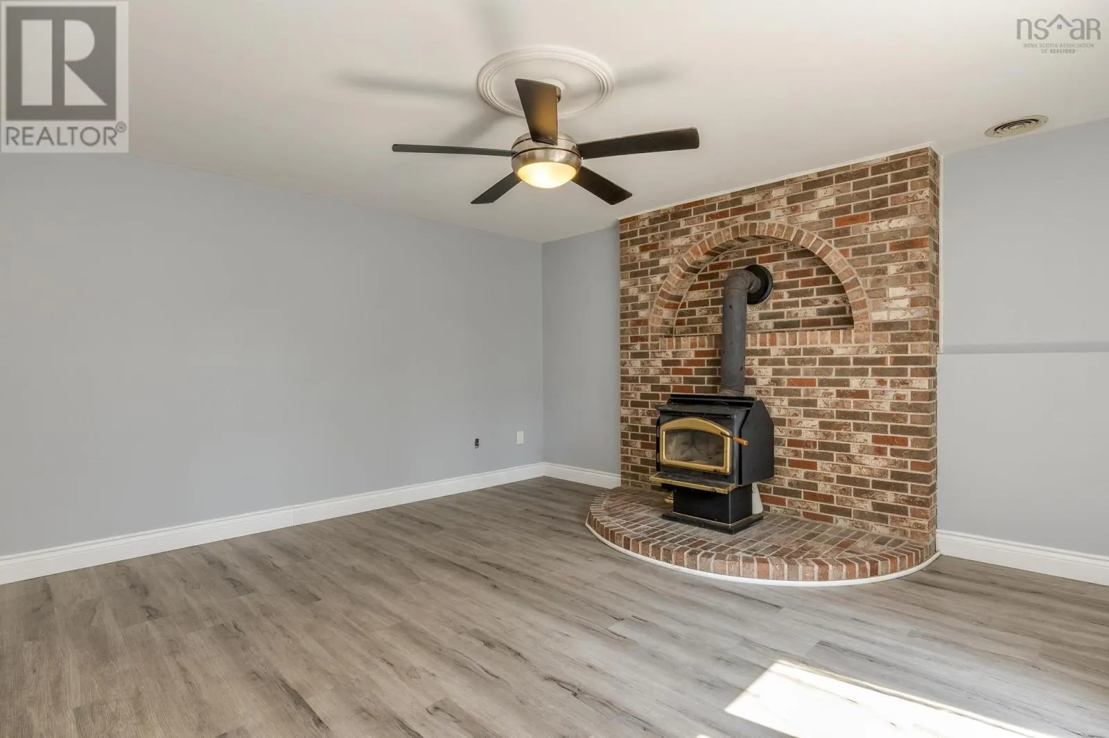 121 Greenwich Drive