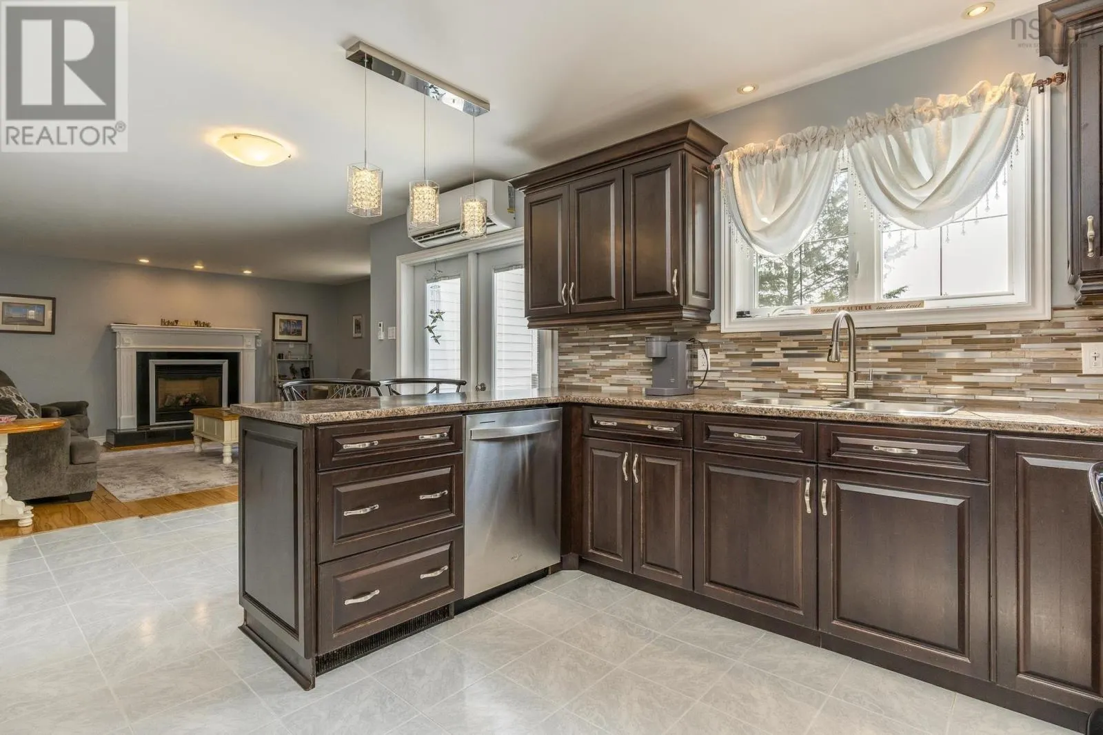121 Greenwich Drive