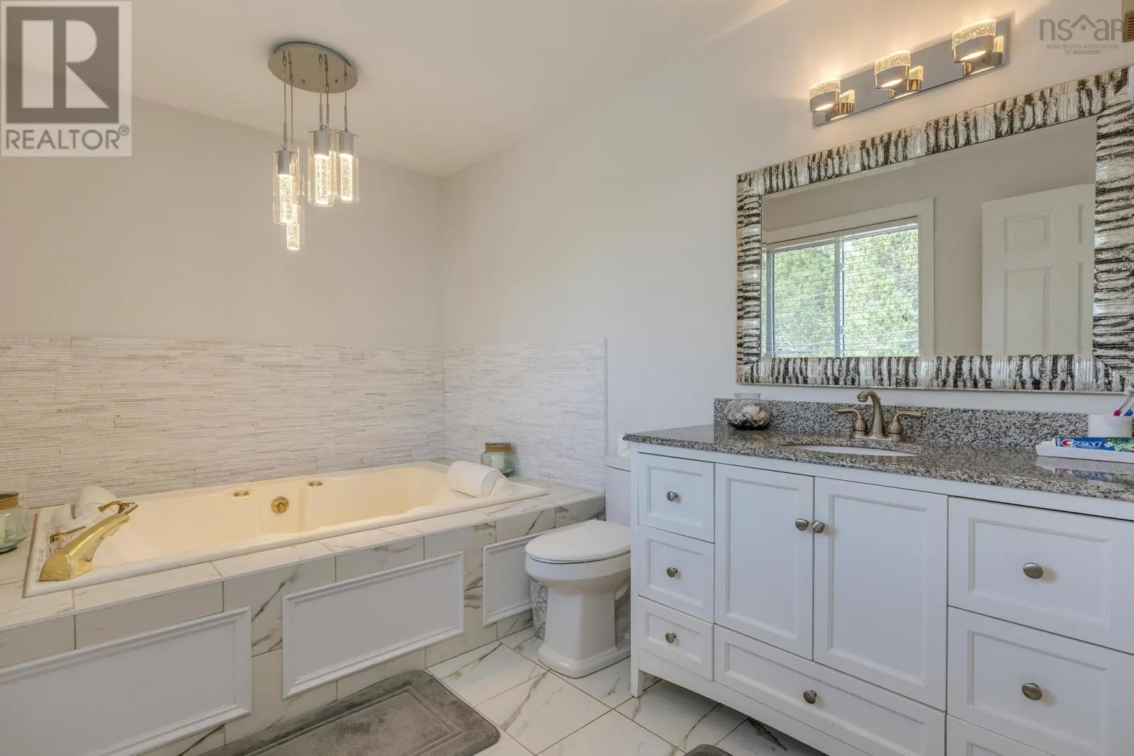 121 Greenwich Drive