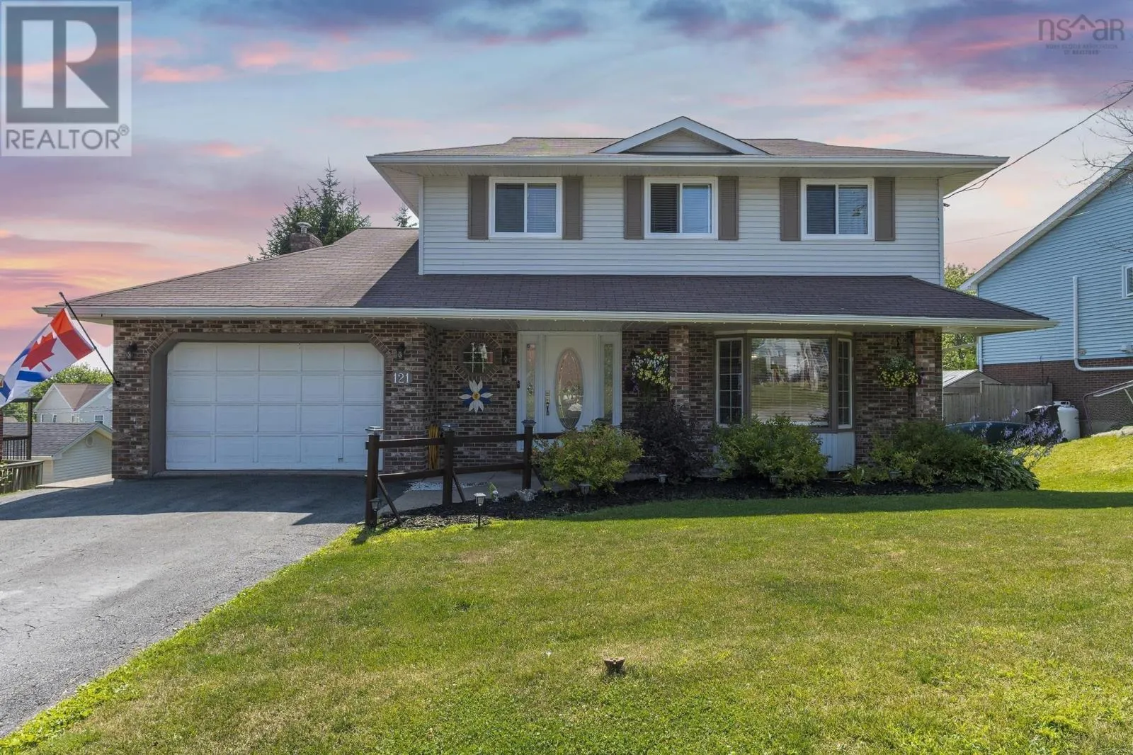 121 Greenwich Drive